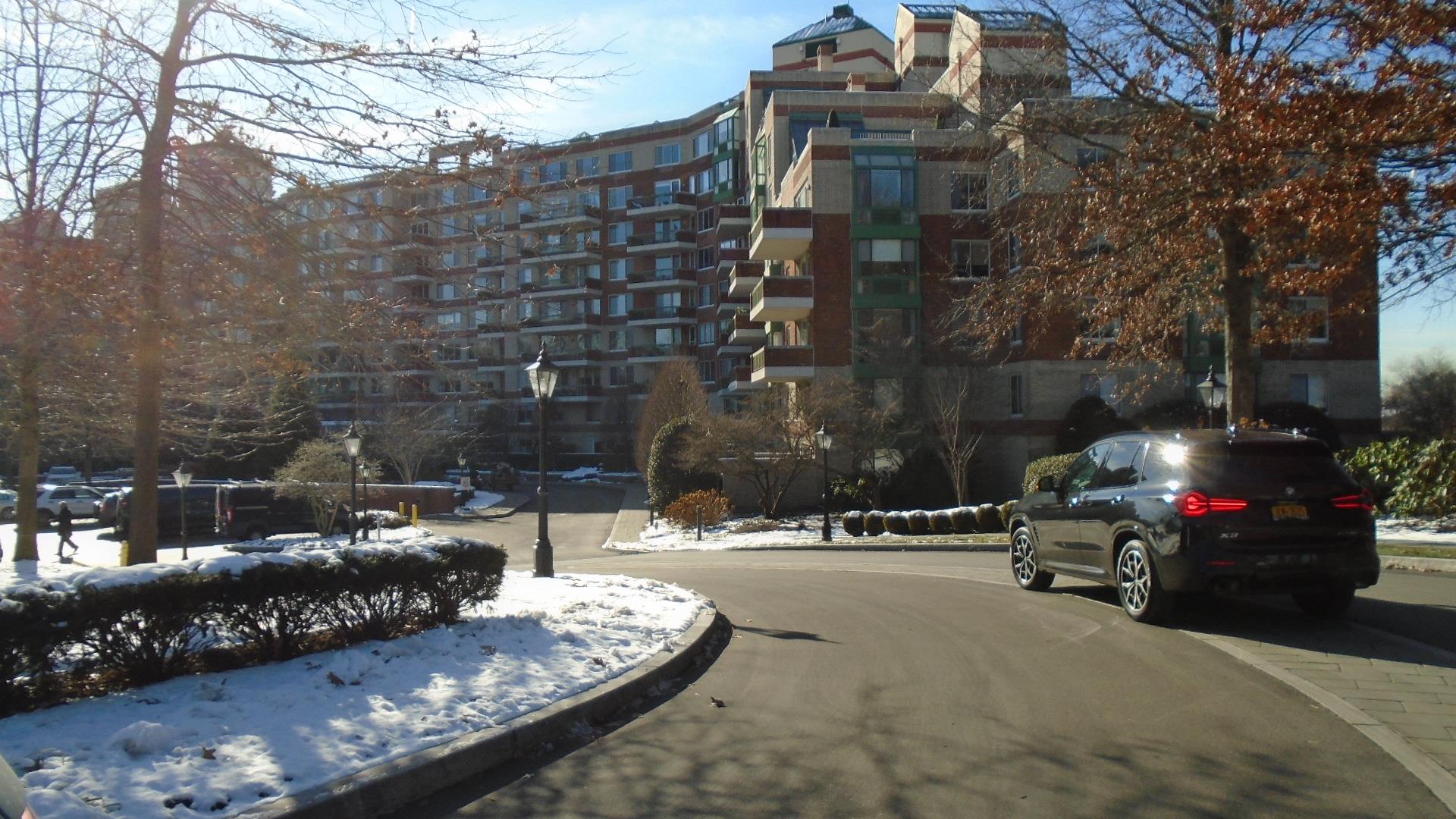 100 Hilton Avenue #801, Garden City, New York image 2