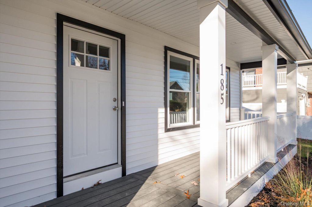 Photo of 6 Gail Grace Court, Copiague, NY 11726 (MLS # 965738)