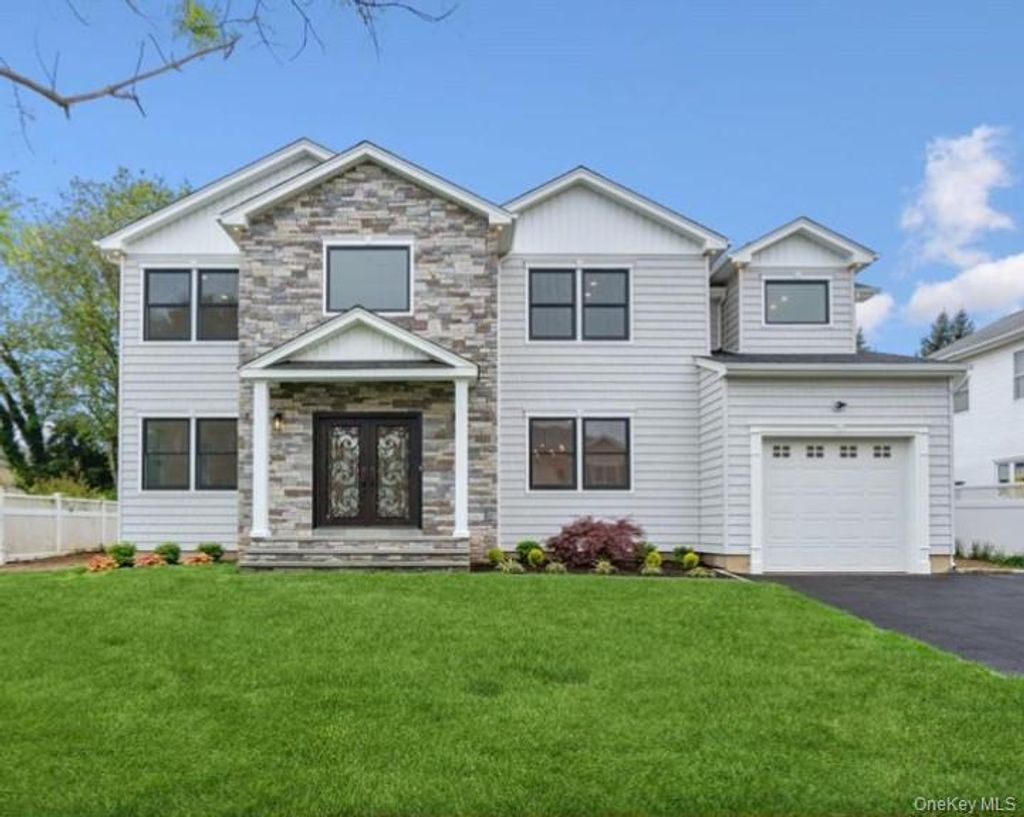 Photo of 15 Lorraine Street, Syosset, NY 11791 (MLS # 912763)