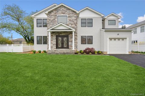 Homes For Sale - 15 Lorraine Street<br/> Syosset, NY 11791