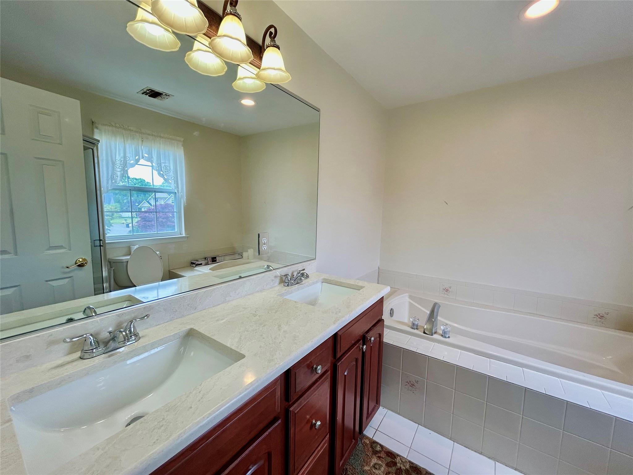25 Willowbend Lane, Holtsville, New York image 15