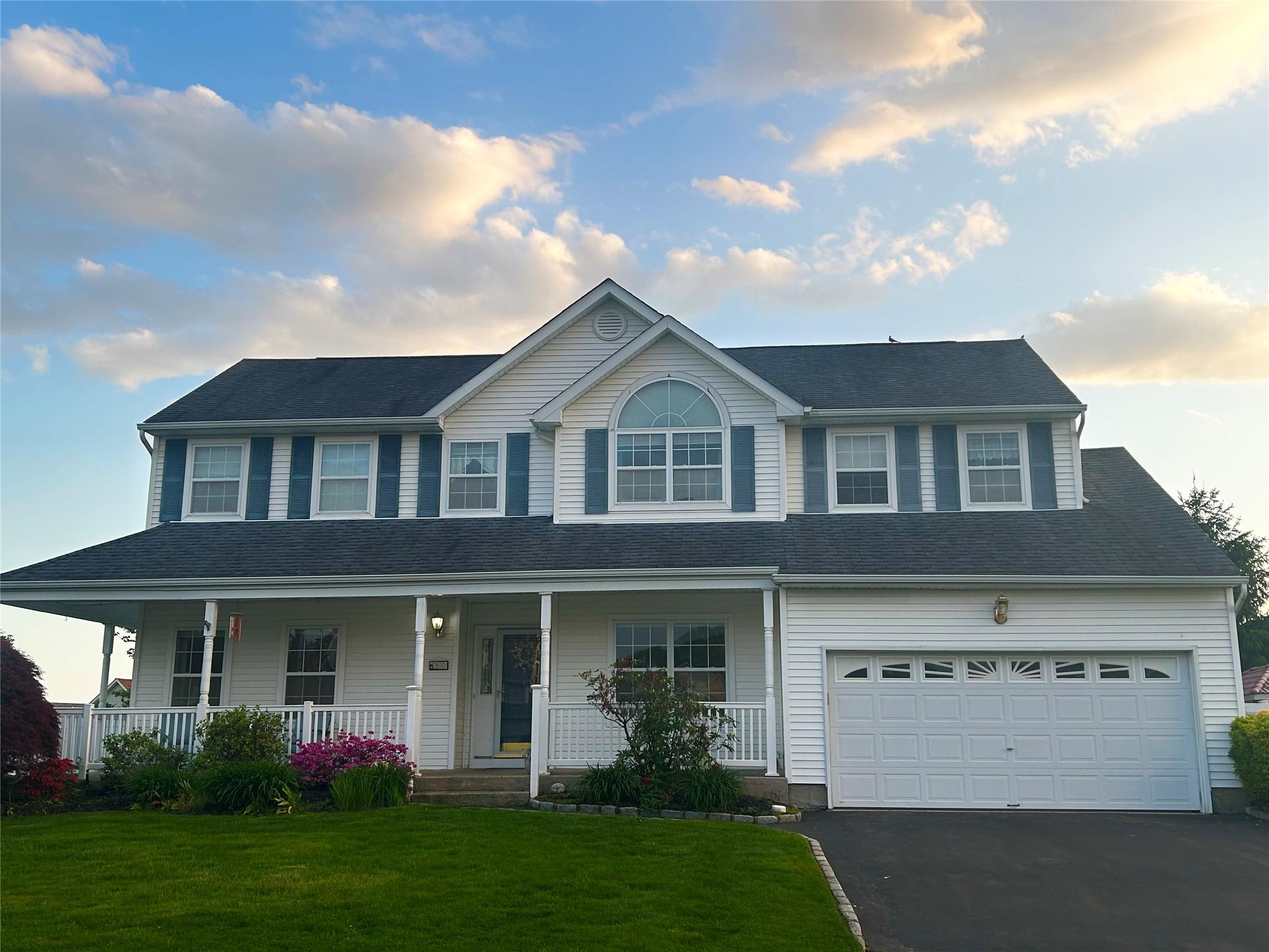 25 Willowbend Lane, Holtsville, New York image 31