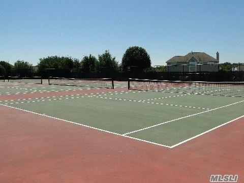 25 Willowbend Lane, Holtsville, New York image 23