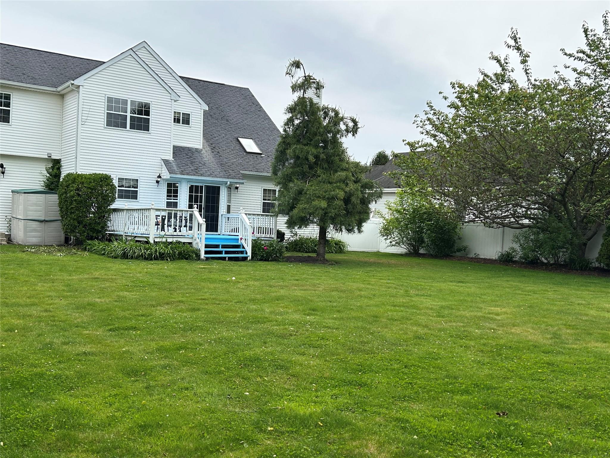 25 Willowbend Lane, Holtsville, New York image 20