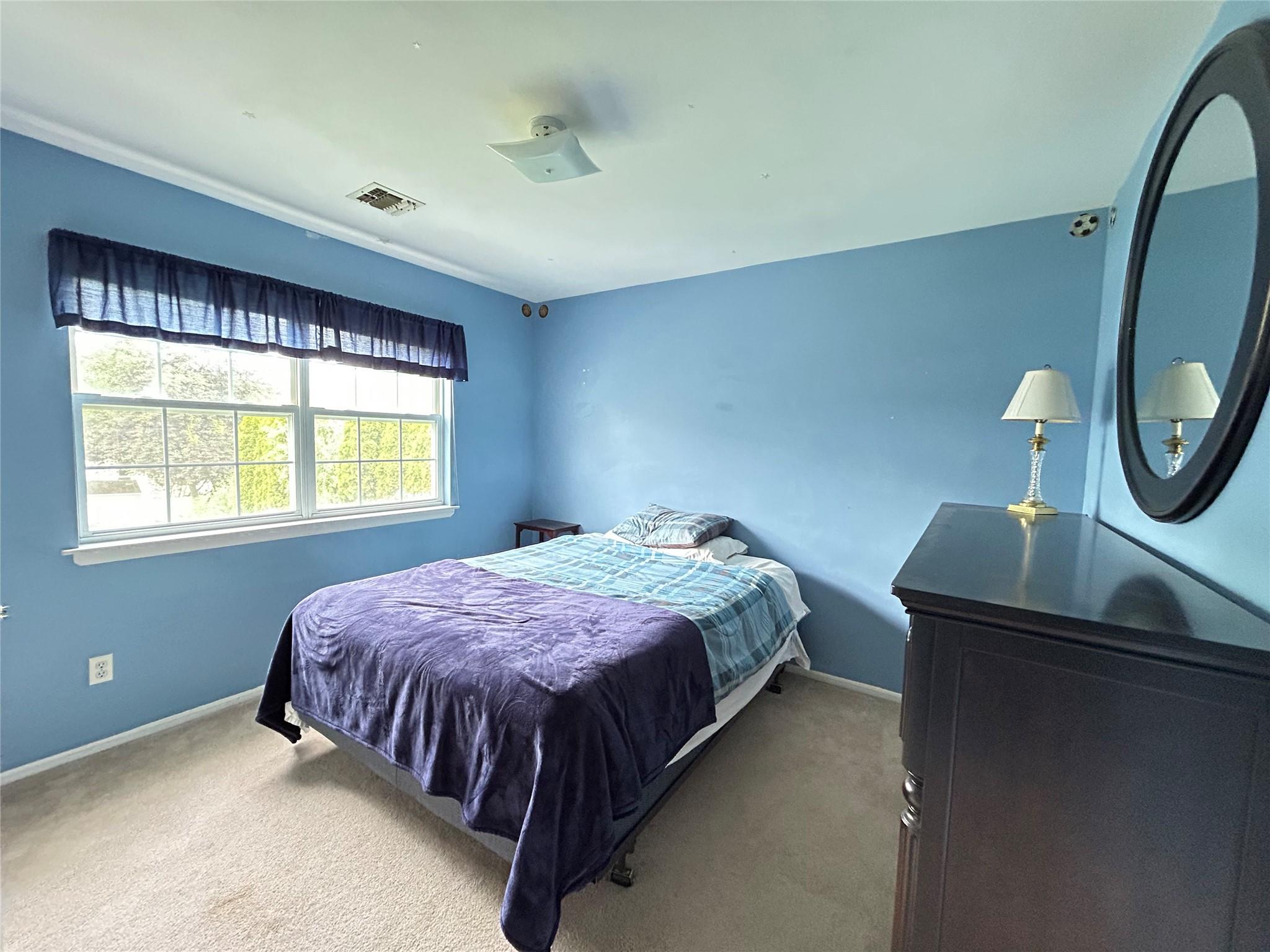 25 Willowbend Lane, Holtsville, New York image 12