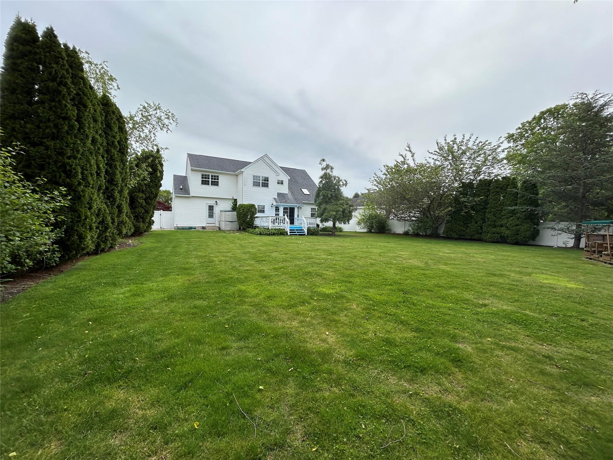 25 Willowbend Lane, Holtsville, New York image 21