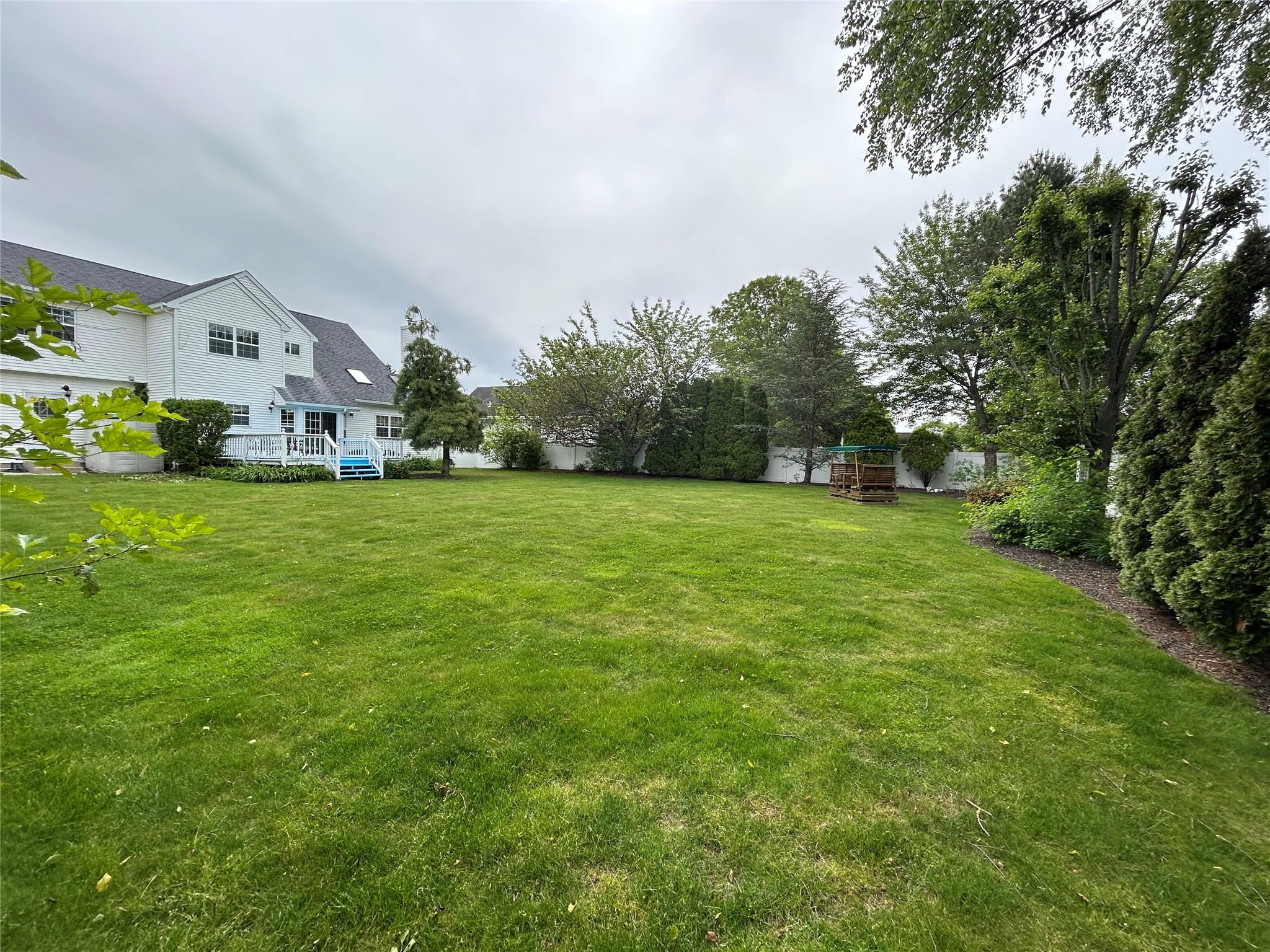 25 Willowbend Lane, Holtsville, New York image 19