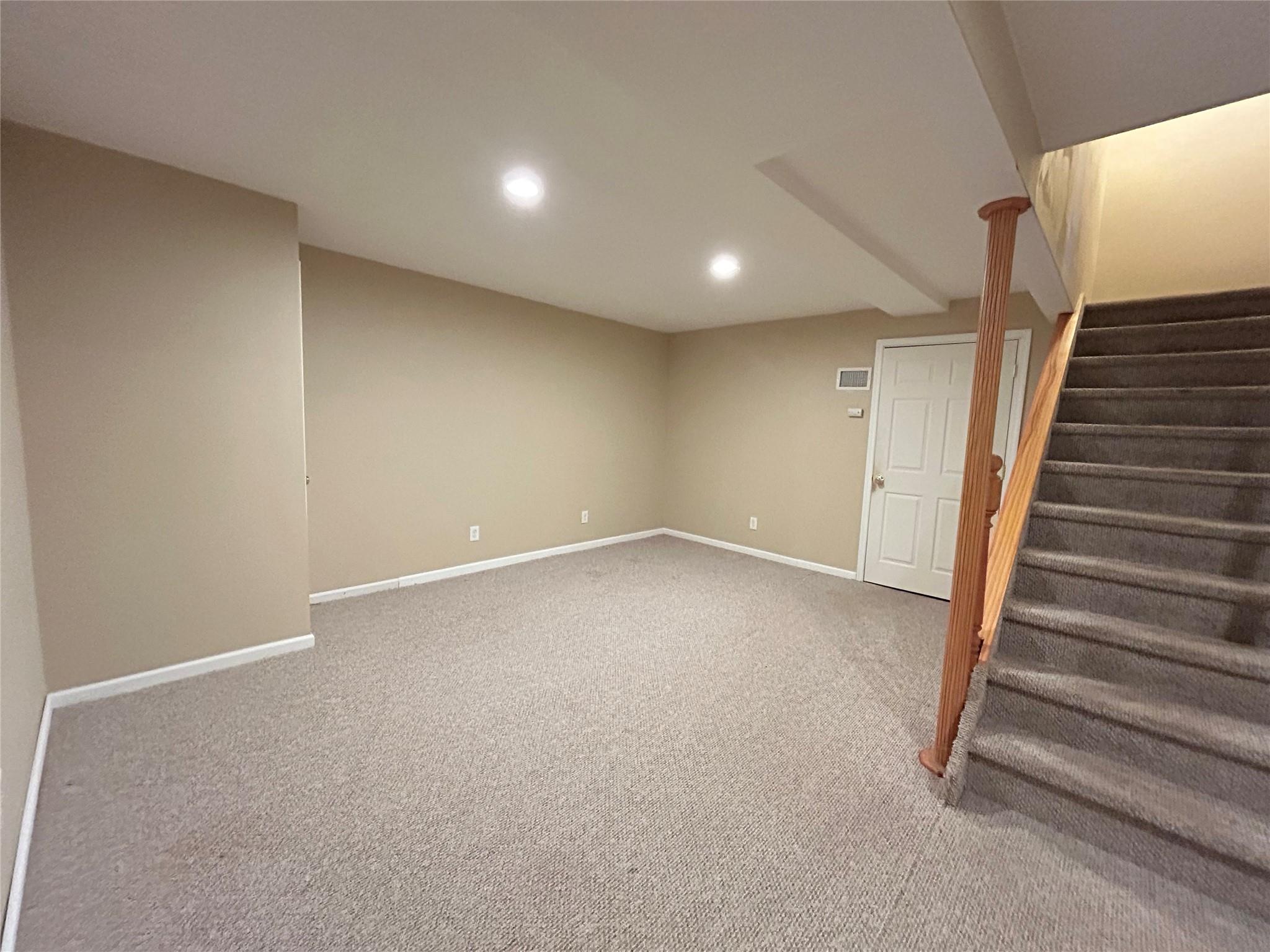 25 Willowbend Lane, Holtsville, New York image 16