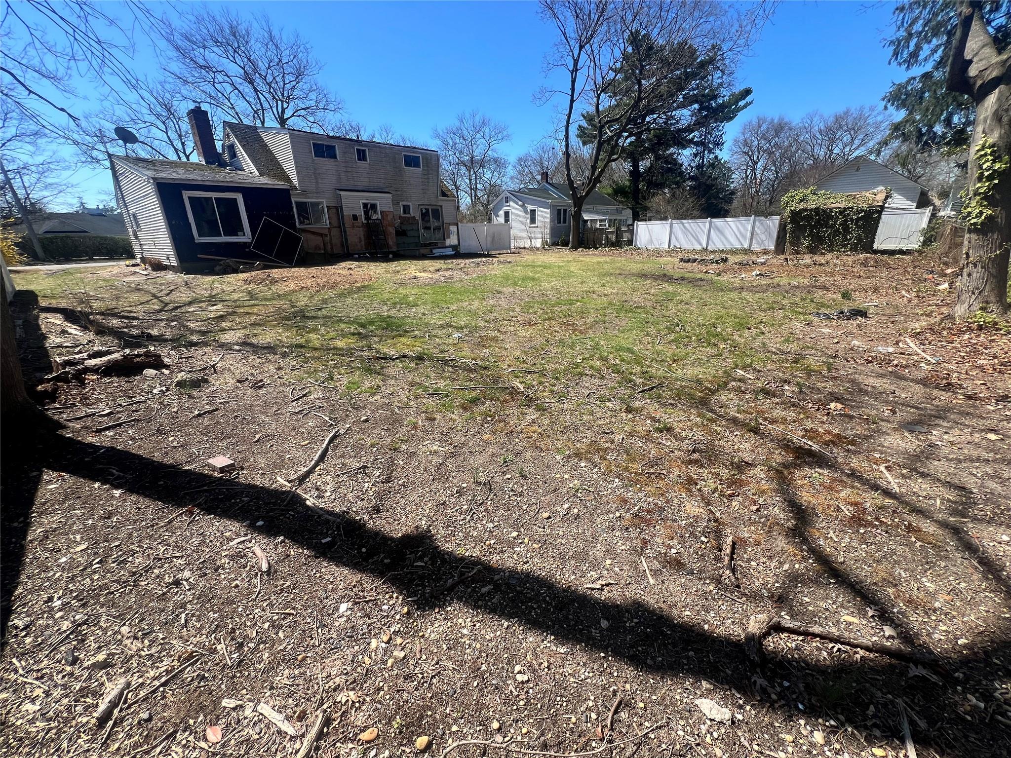 84 Hiawatha Drive, Brightwaters, New York image 3