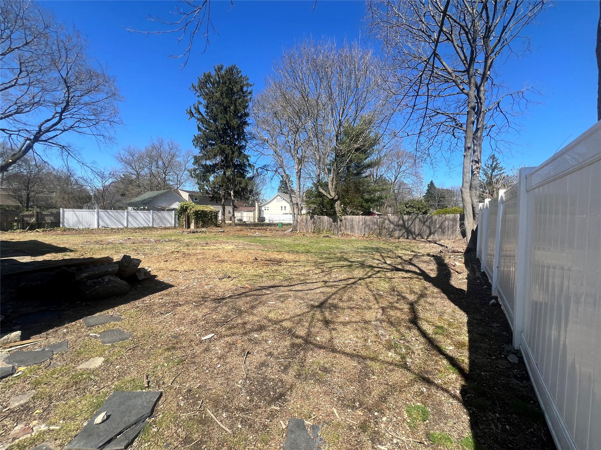 84 Hiawatha Drive, Brightwaters, New York image 4