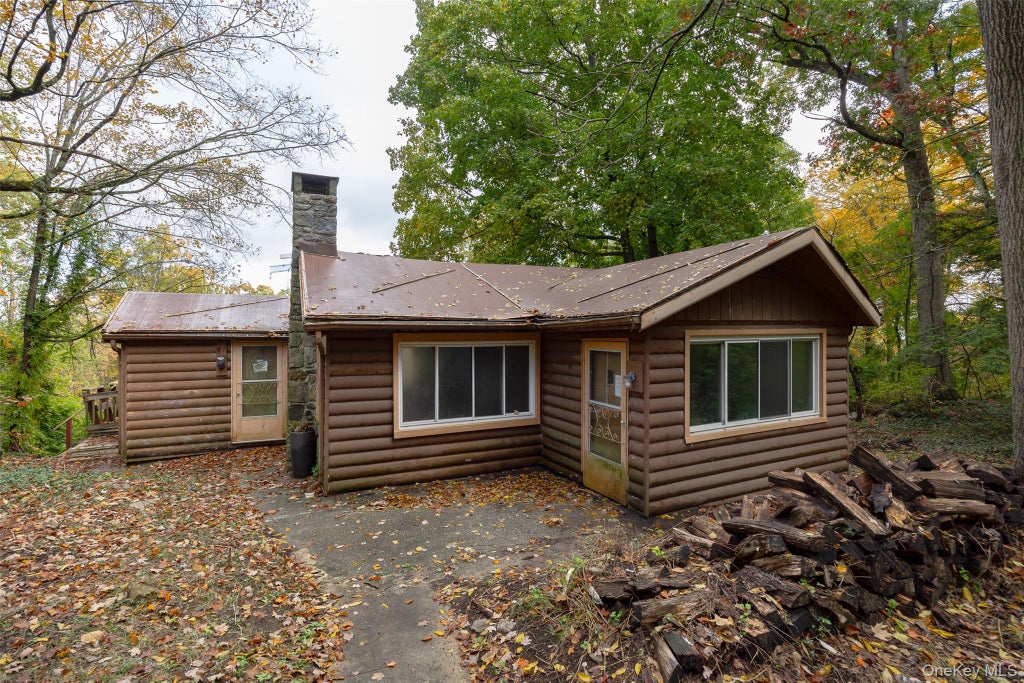 Photo of 76 Pleasant Road, Lake Peekskill, NY 10537 (MLS # 1063810)