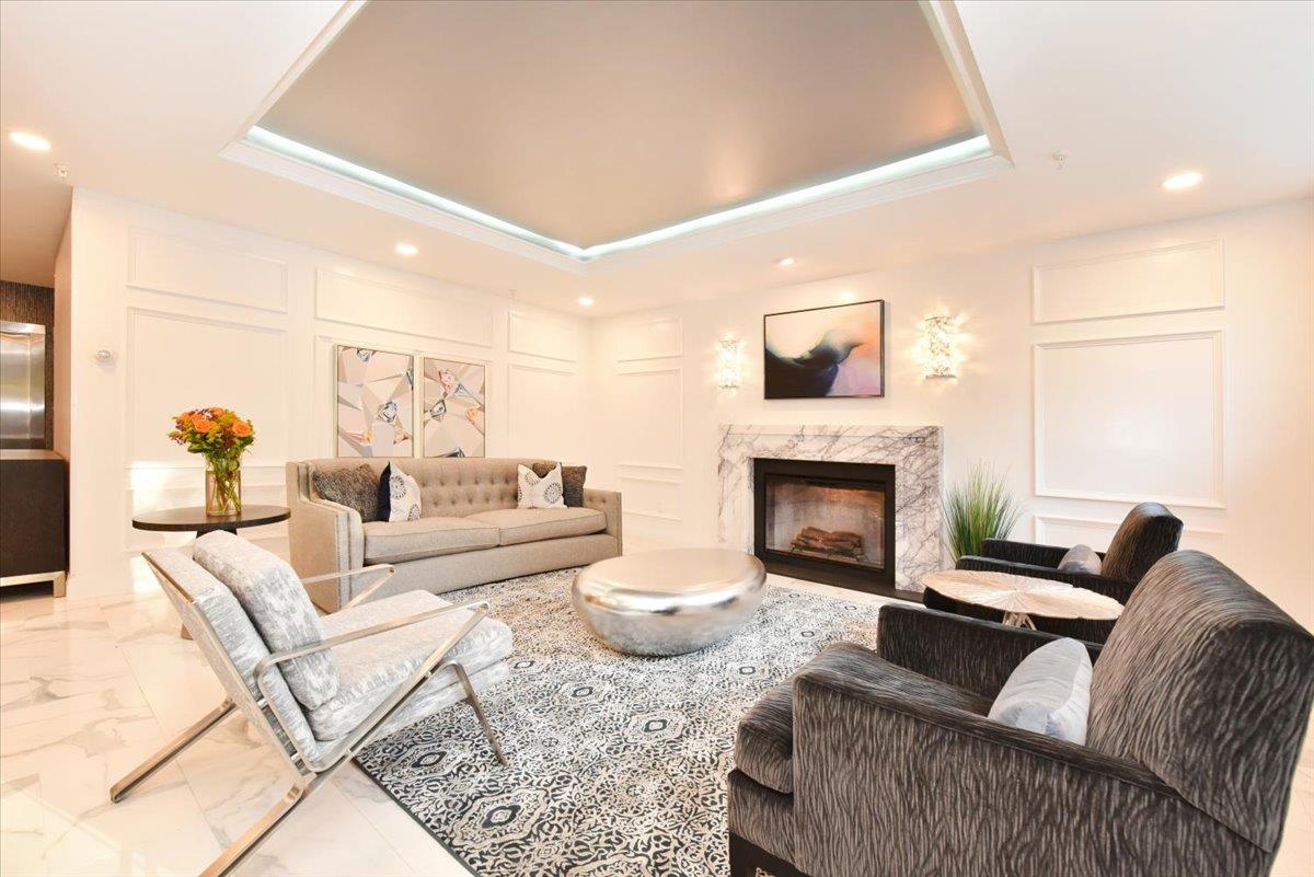 320 E Shore Road 10C