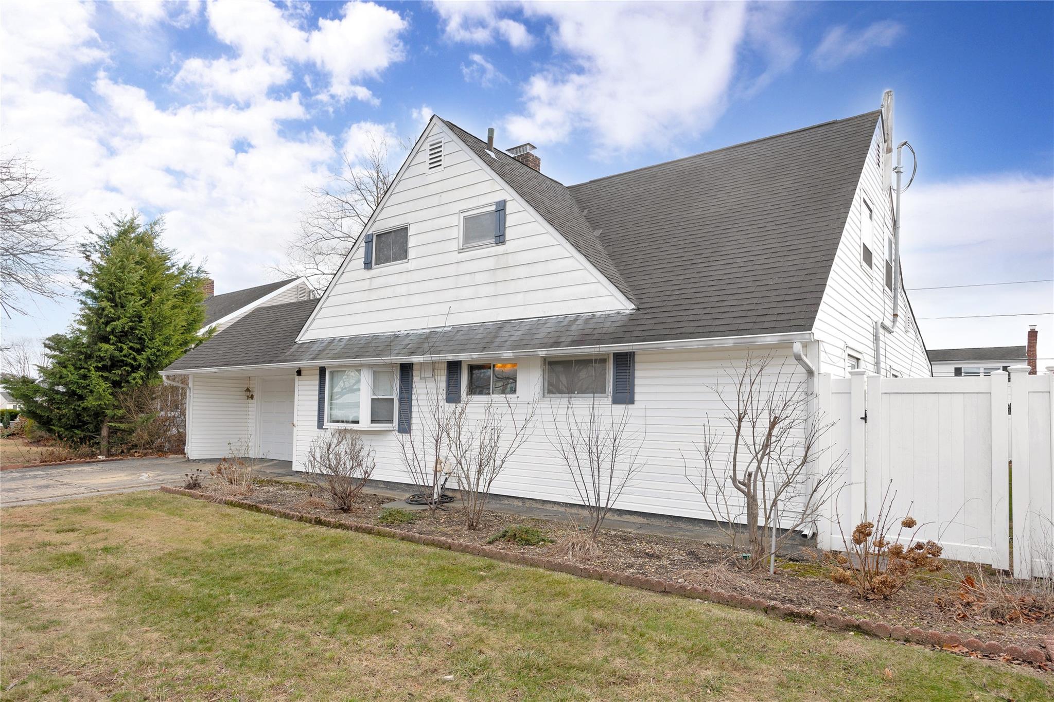 44 Blacksmith Road, Levittown, New York image 1