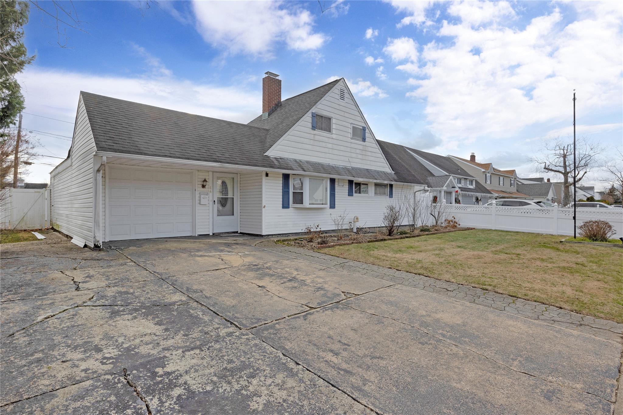 44 Blacksmith Road, Levittown, New York image 3