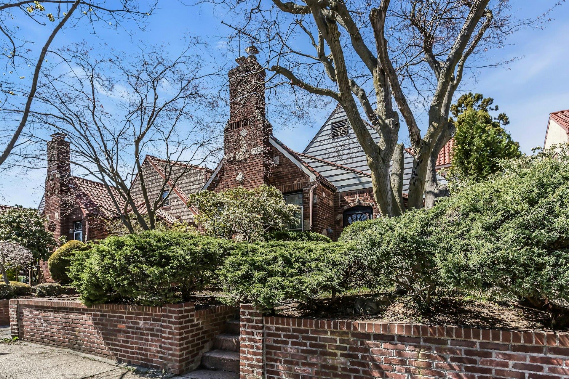 194th Street, Fresh Meadows, Queens, NY - 4 Bedrooms  
2 Bathrooms  
8 Rooms - 