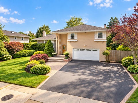 Homes For Sale - 68 Hazelwood Drive<br/> Jericho, NY 11753