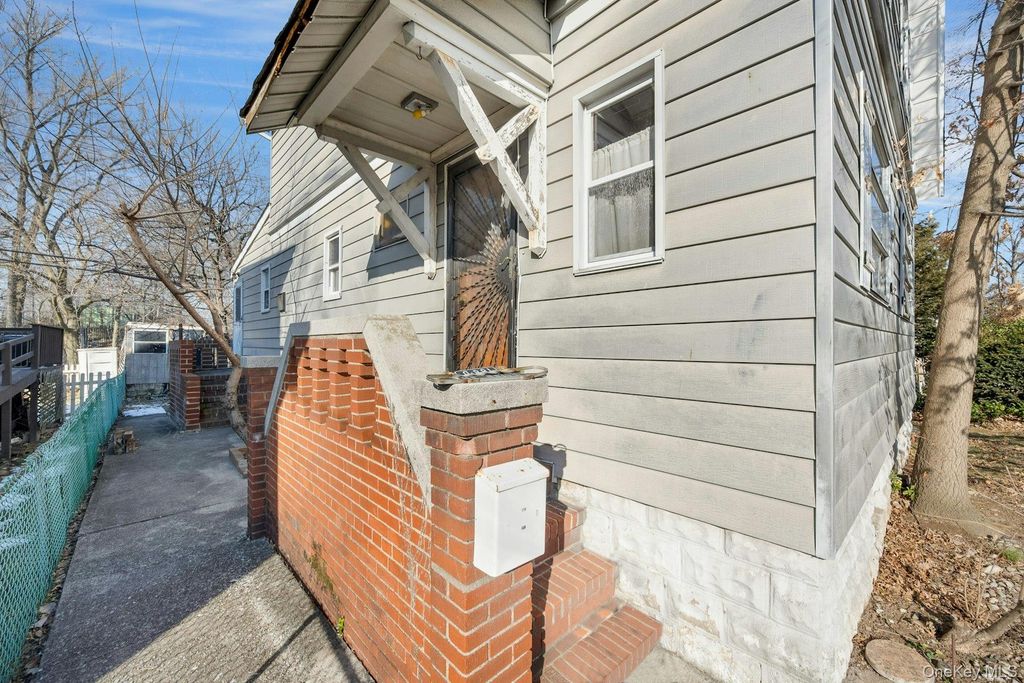 Photo of 188 Edgewater Park #D, Bronx, NY 10465 (MLS # 951922)