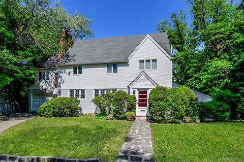 Homes For Sale - 27 Ridge Drive<br/> Great Neck, NY 11021