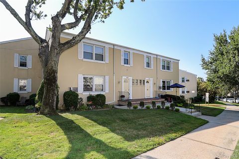 Photo of 71-21 252 Street #191A, Bellerose, NY 11426 (MLS # 913826) Photo of 71-21 252 Street #191A, Bellerose, NY 11426 (MLS # 913826)