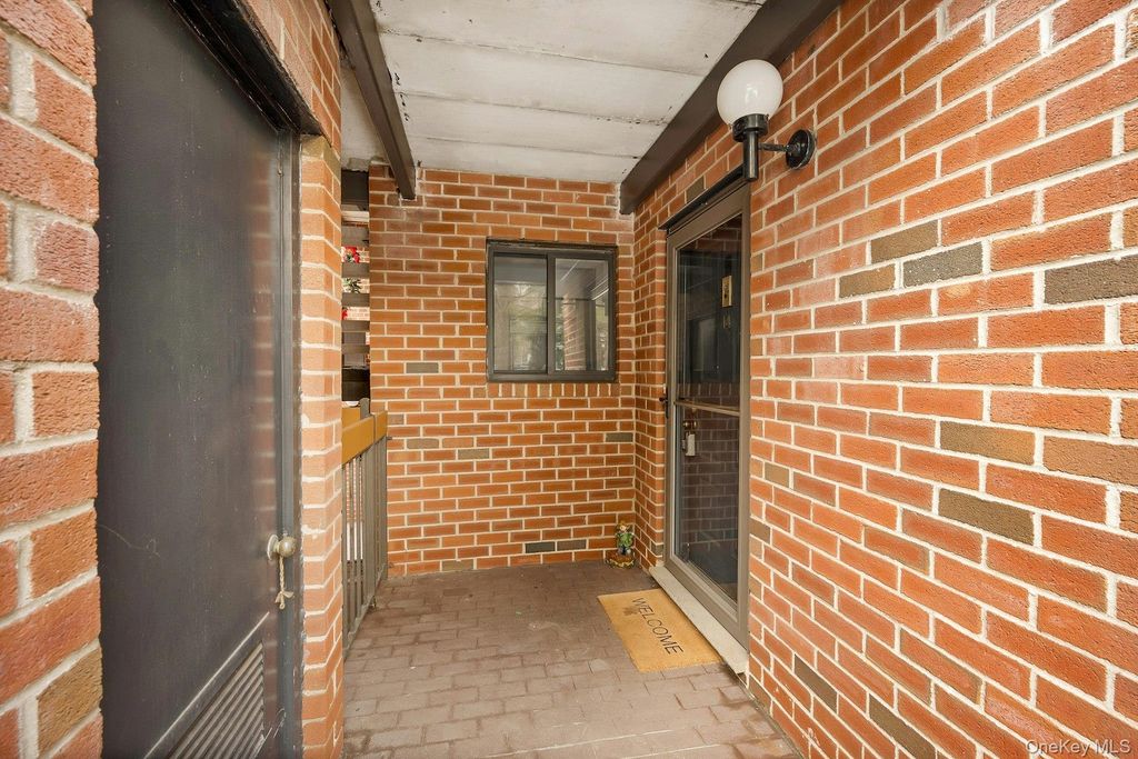 Photo of 16 Bronxville Glen Drive #14, Bronxville, NY 10708 (MLS # 945969)