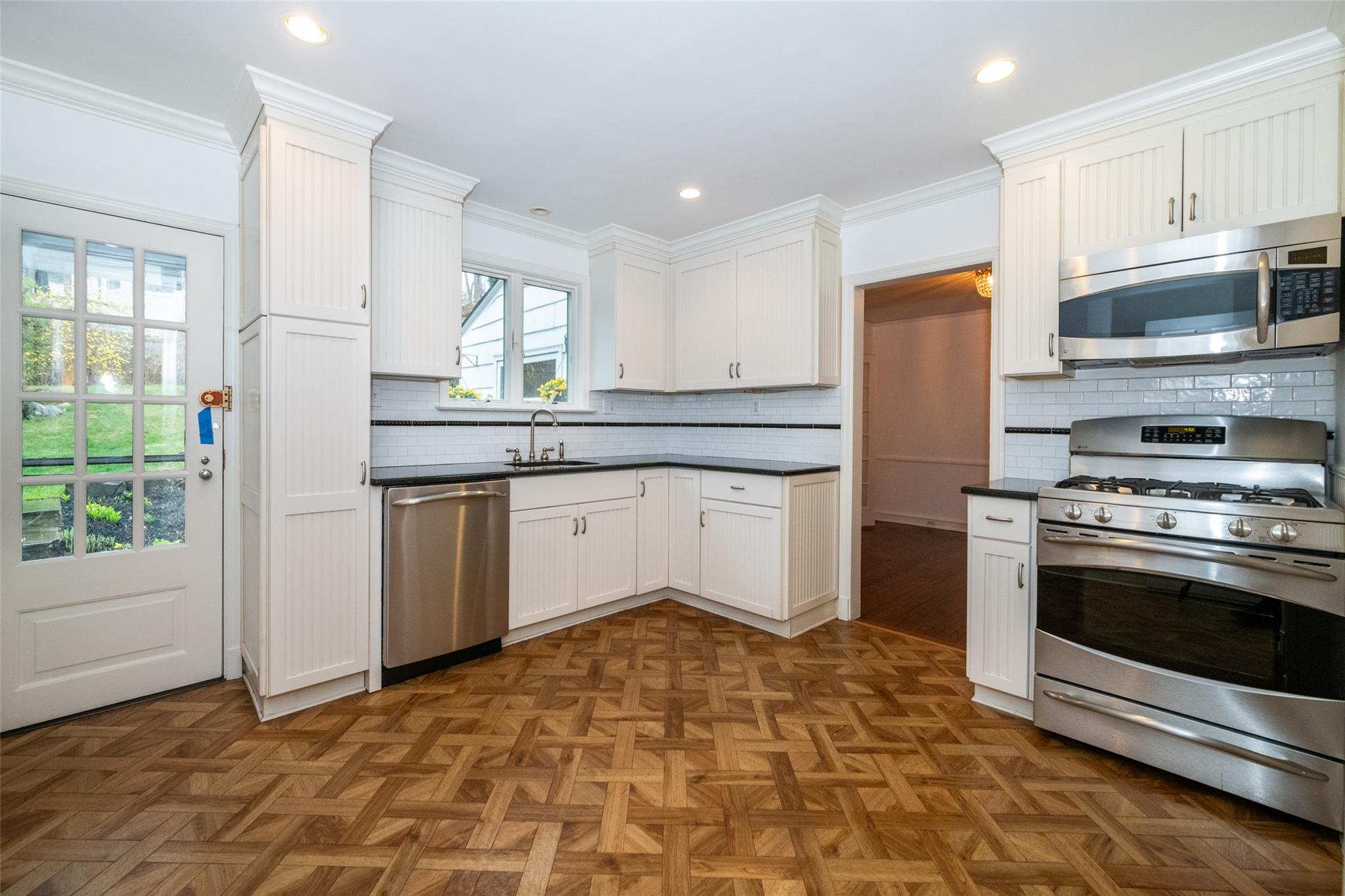 17 Mulberry Lane, New Rochelle, New York image 10