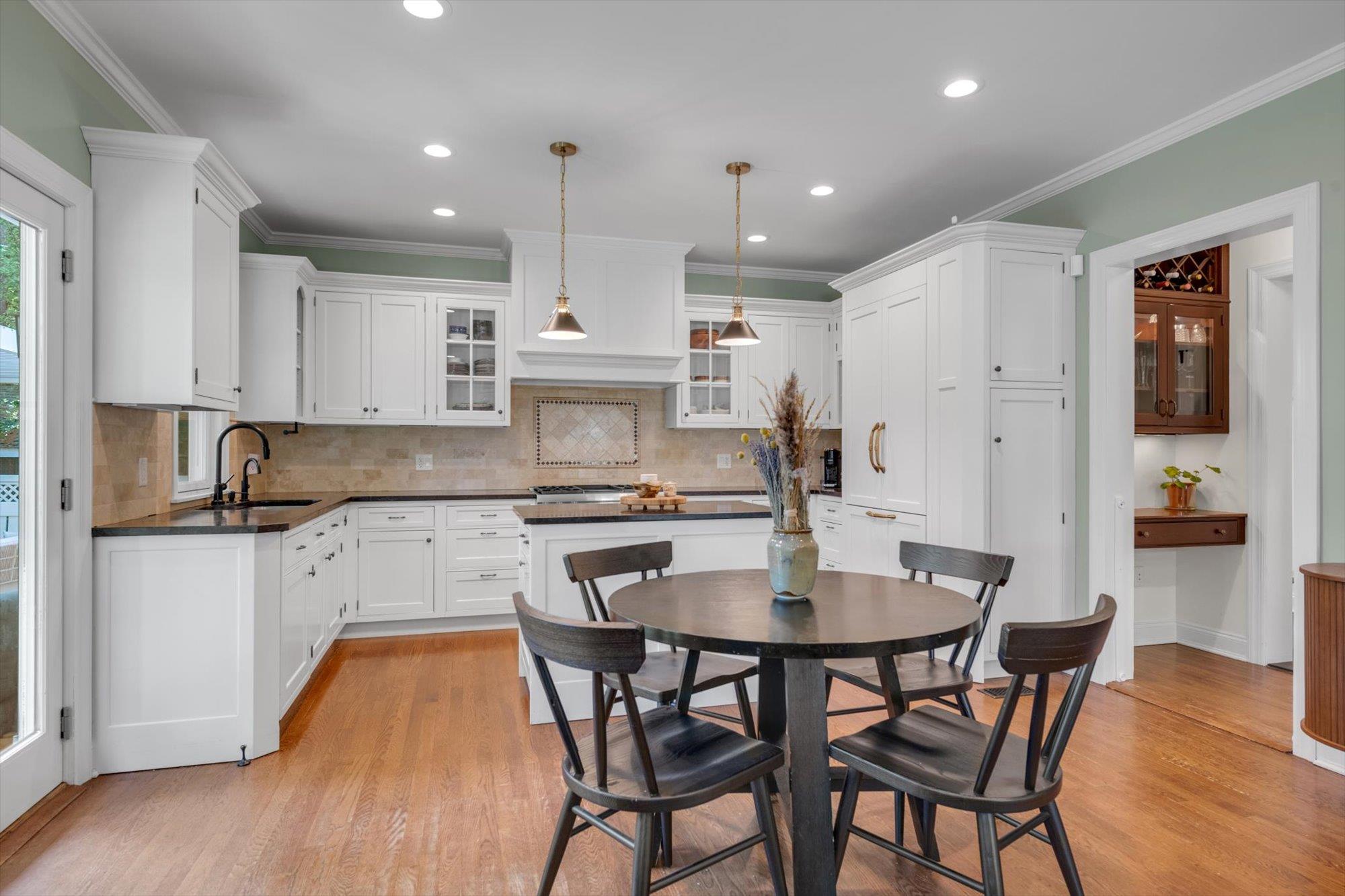 48 Hillcrest Avenue, Manhasset, New York image 16