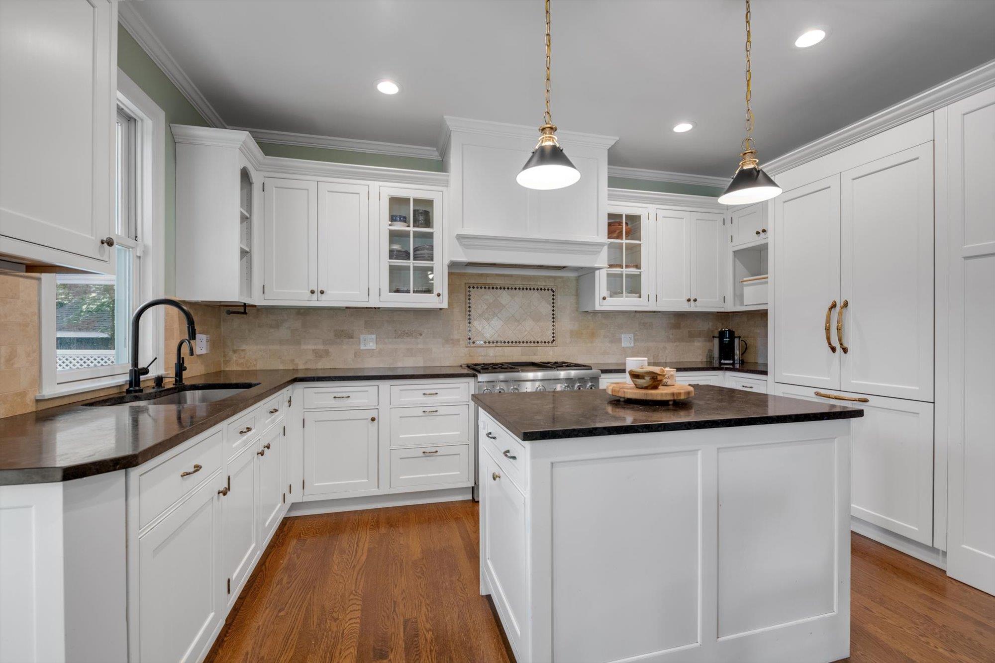 48 Hillcrest Avenue, Manhasset, New York image 13