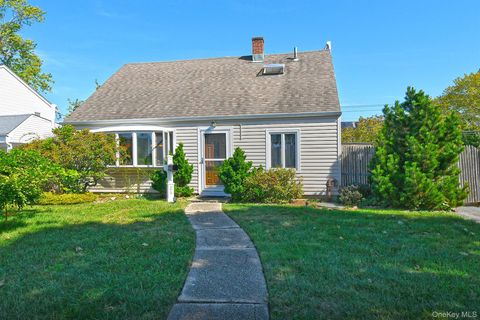 Photo of 69 Schoolhouse Road, Levittown, NY 11756 (MLS # 920202)