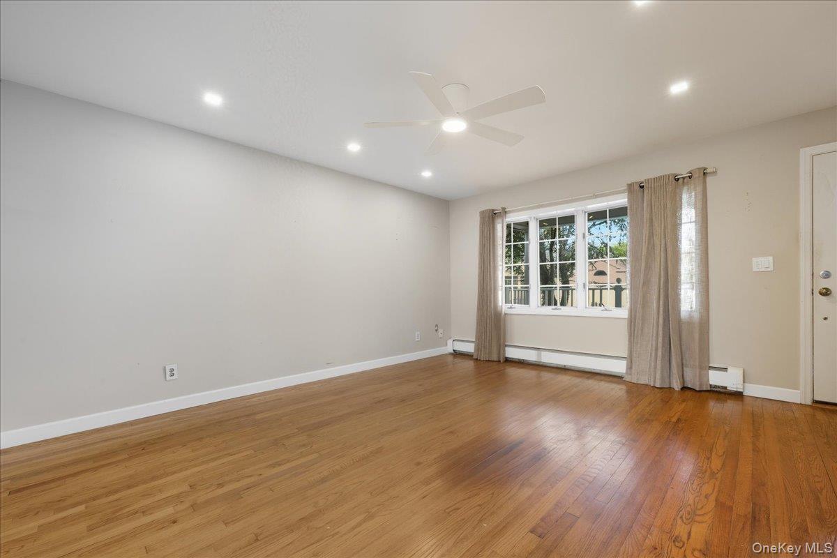 215 W Granada Avenue