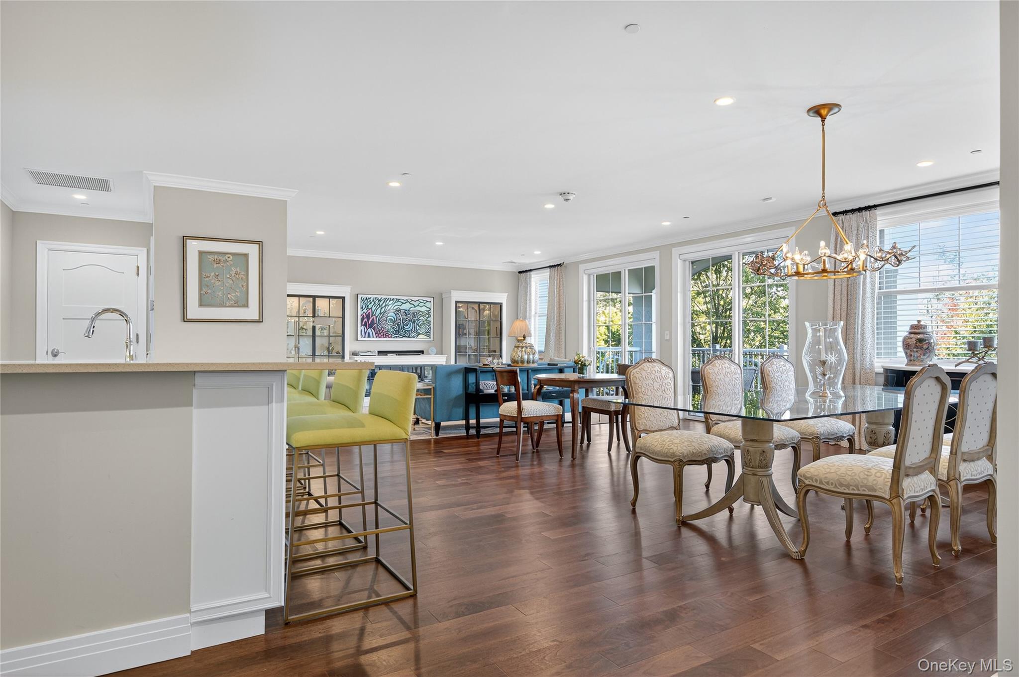 301 Franklin Avenue 213