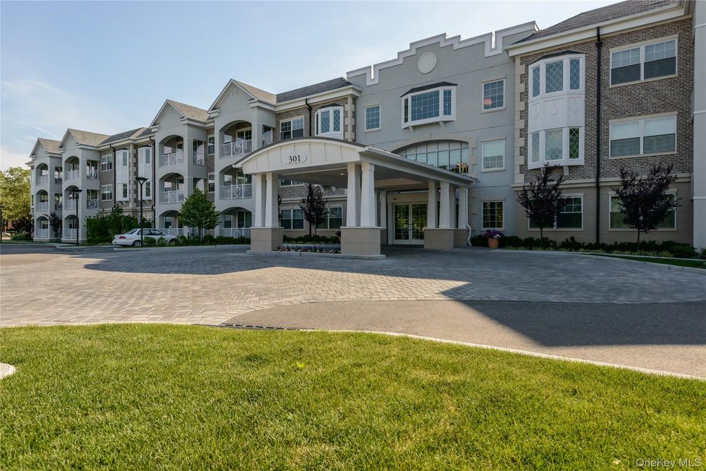 Photo of 301 Franklin Avenue #213, Garden City, NY 11530 (MLS # 922853)