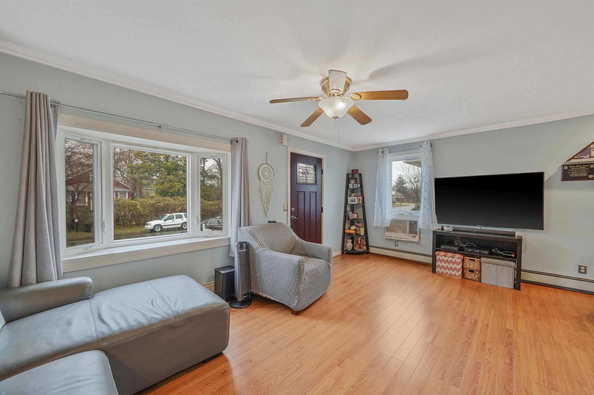 361 Kansas Street, Lindenhurst, New York image 8