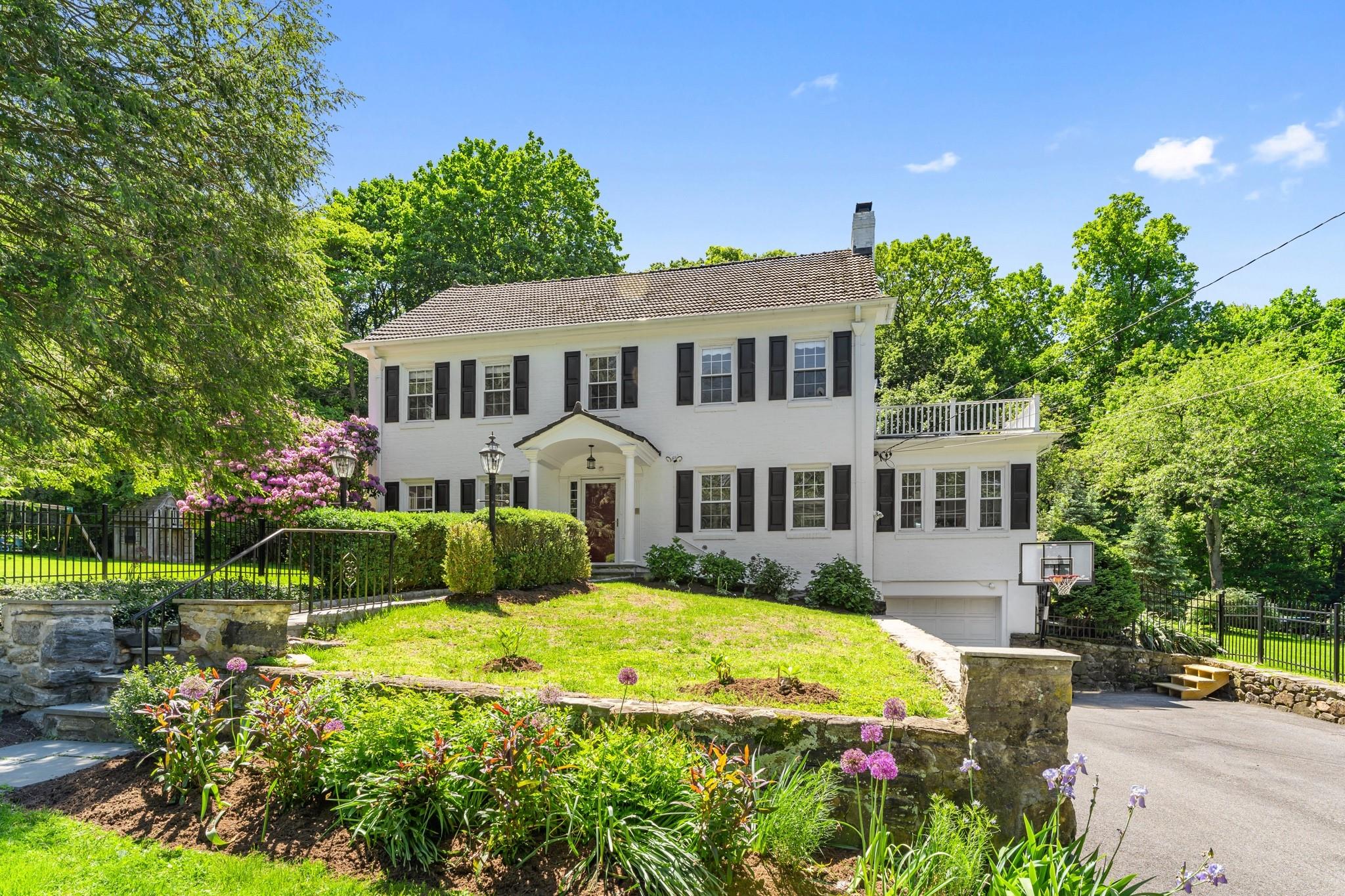66 Riverview Road, Irvington, New York image 1
