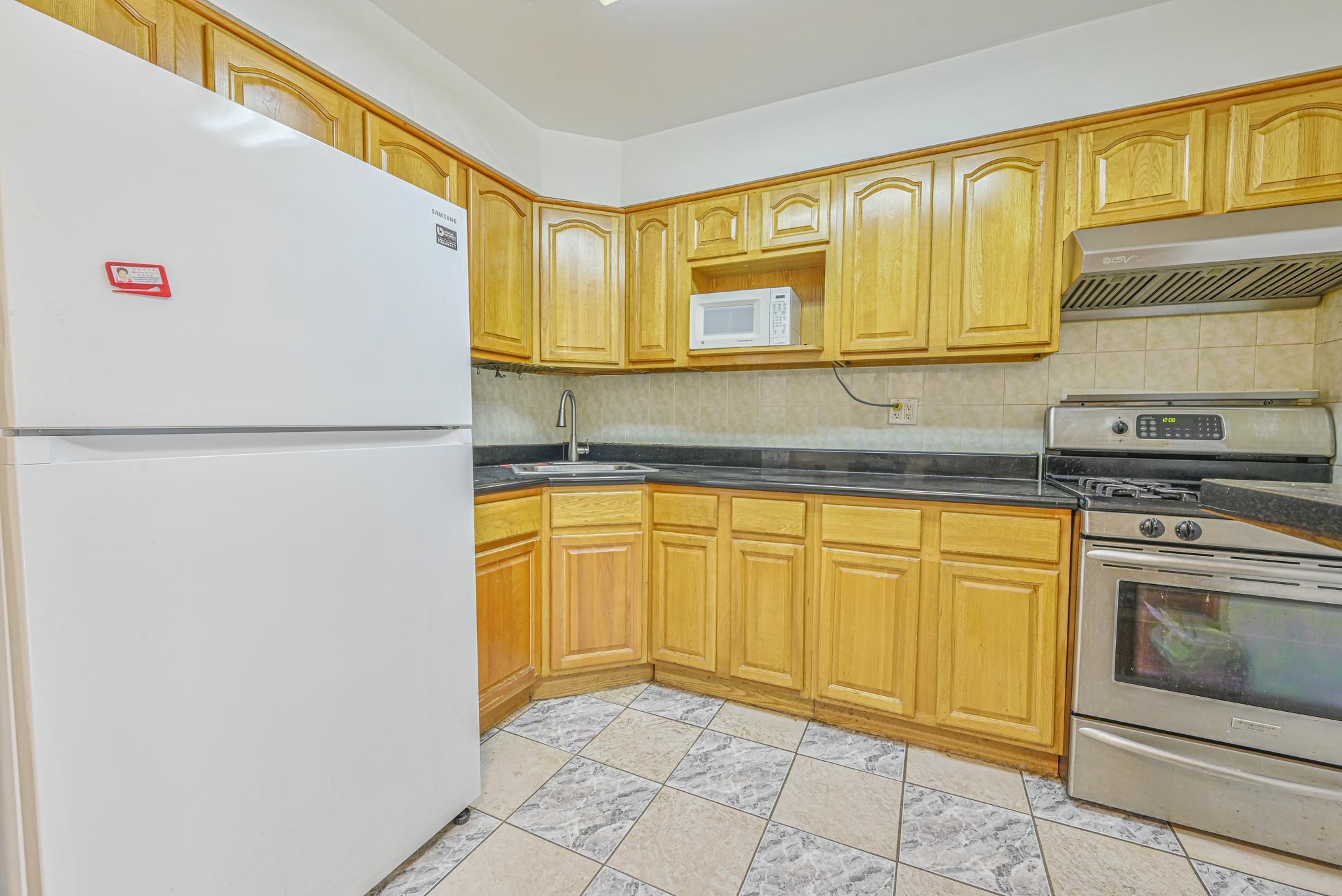 Avon St 3, Jamaica Estates, Queens, NY - 3 Bedrooms  
3 Bathrooms  
9 Rooms - 