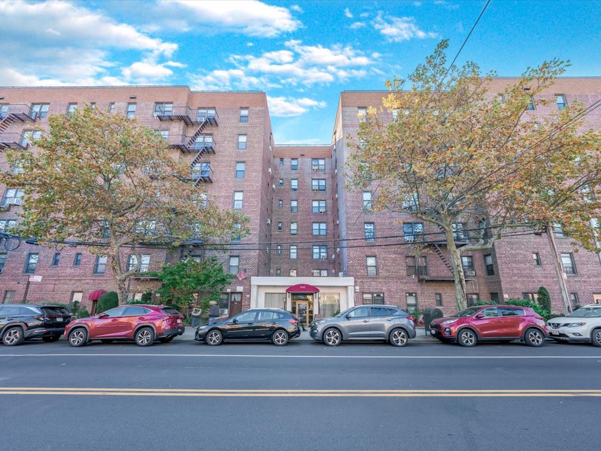 Property for Sale at Yellowstone Blvd Blvd 5K, Forest Hills, Queens, NY - Bedrooms: 1 
Bathrooms: 1 
Rooms: 4  - $295,000