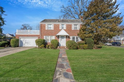 Homes For Sale - 15 Seeley Court<br/> Malverne, NY 11565