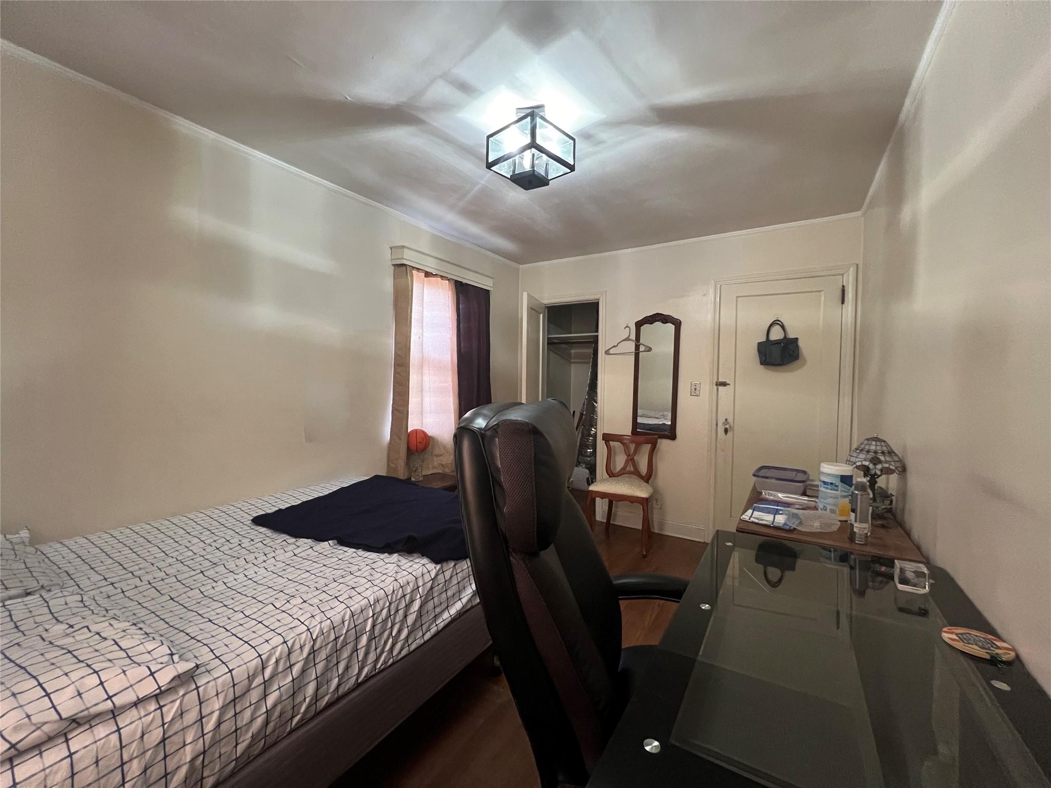 Rental Property at Utopia Parkway Pkwy, Jamaica Estates, Queens, NY - Bedrooms: 1 
Bathrooms: 1 
Rooms: 1  - $1,400 MO.