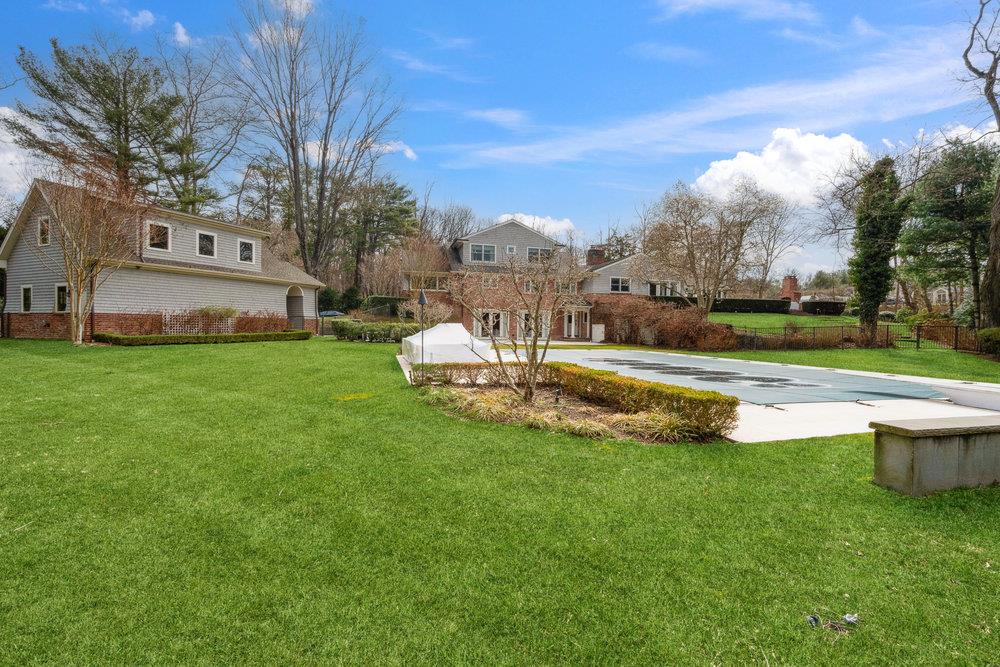 99 Wheatley Road, Old Westbury, New York image 48