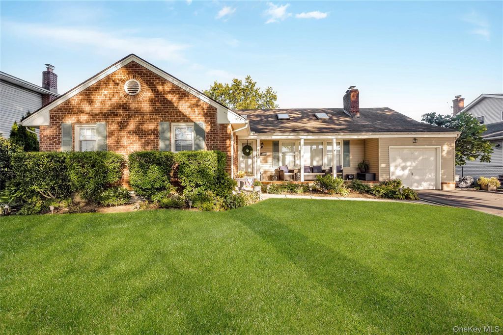 Photo of 209 Brompton Road, Garden City, NY 11530 (MLS # 922363)