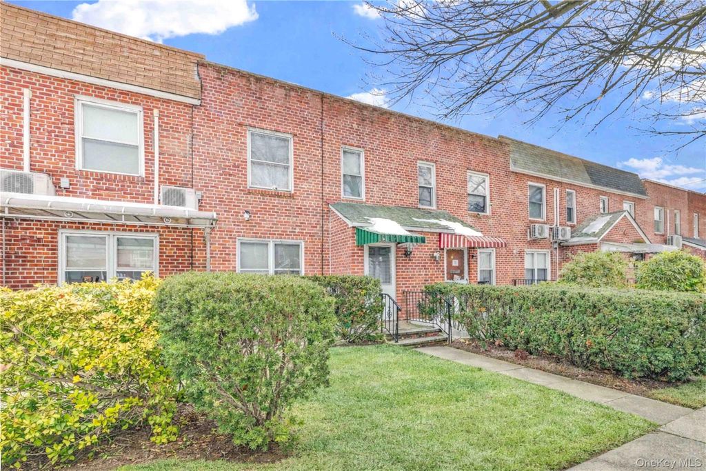 Photo of 5649 206th Street, Oakland Gardens, NY 11364 (MLS # 964279)