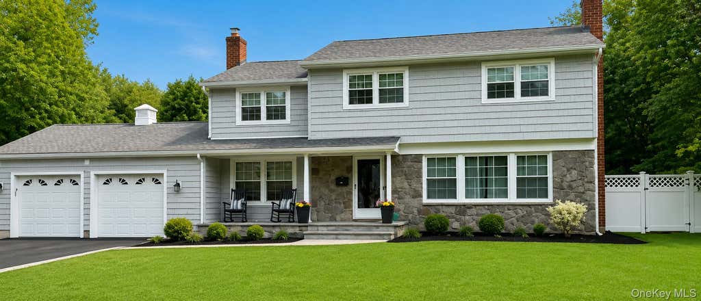Photo of 66 Cygnet Drive, Smithtown, NY 11787 (MLS # 1009544)