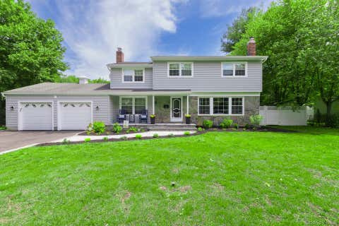 Photo of 66 Cygnet Drive, Smithtown, NY 11787 (MLS # 1009544)