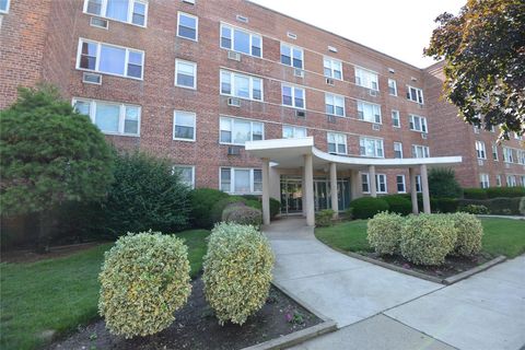 Photo of 100 S Ocean Avenue #4A, Freeport, NY 11520 (MLS # 889752) Photo of 100 S Ocean Avenue #4A, Freeport, NY 11520 (MLS # 889752)