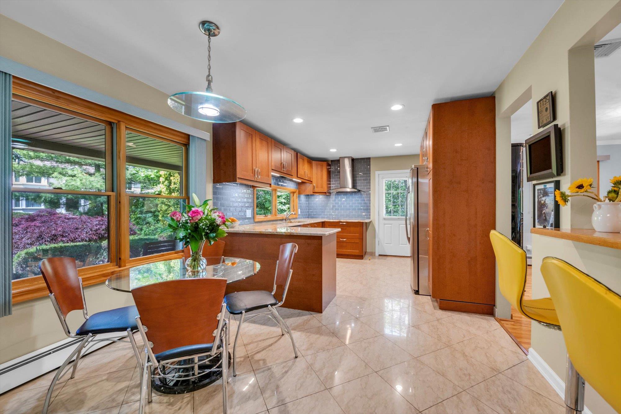44 Fernwood Lane, Roslyn, New York image 10