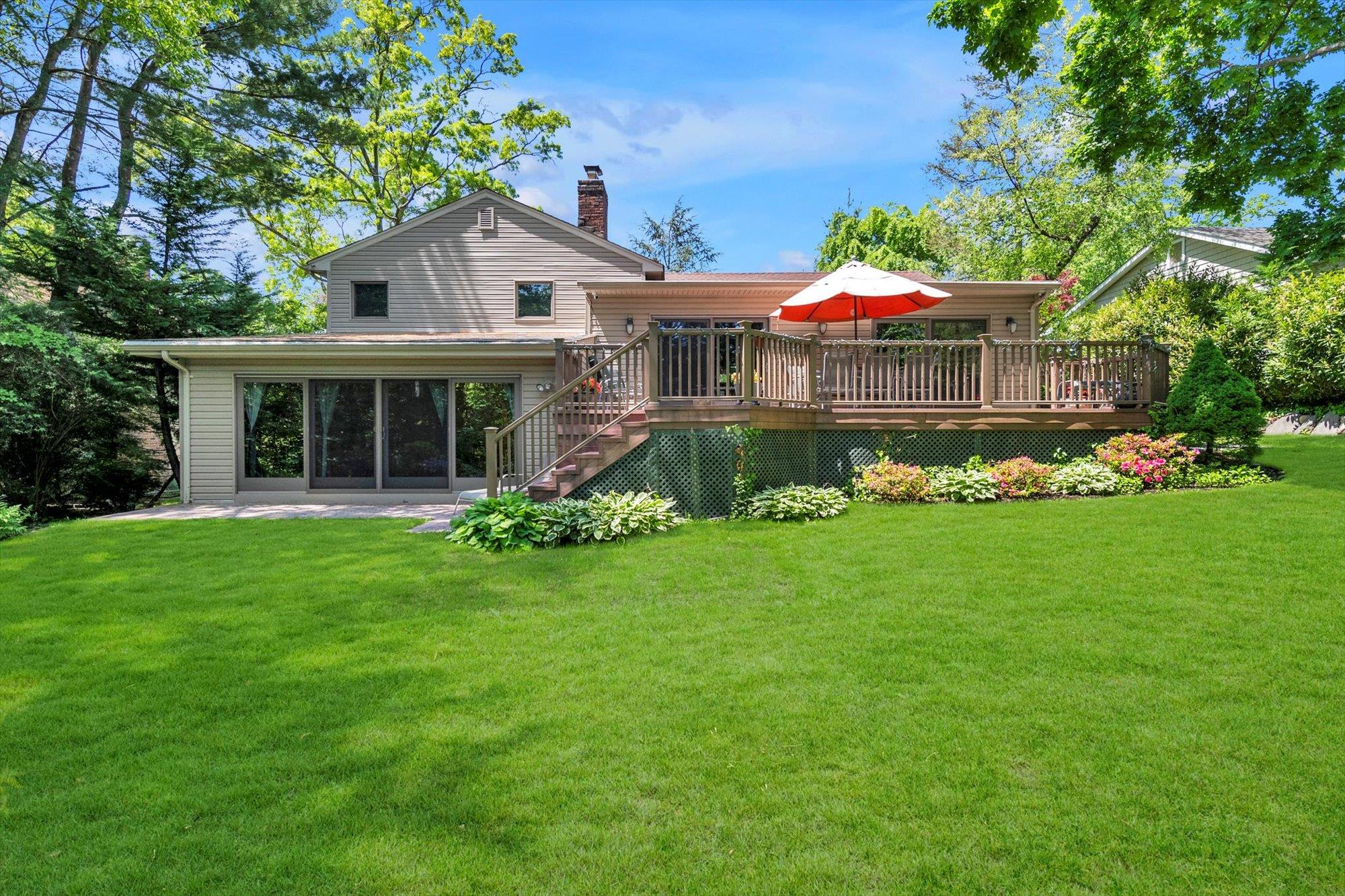 44 Fernwood Lane, Roslyn, New York image 26