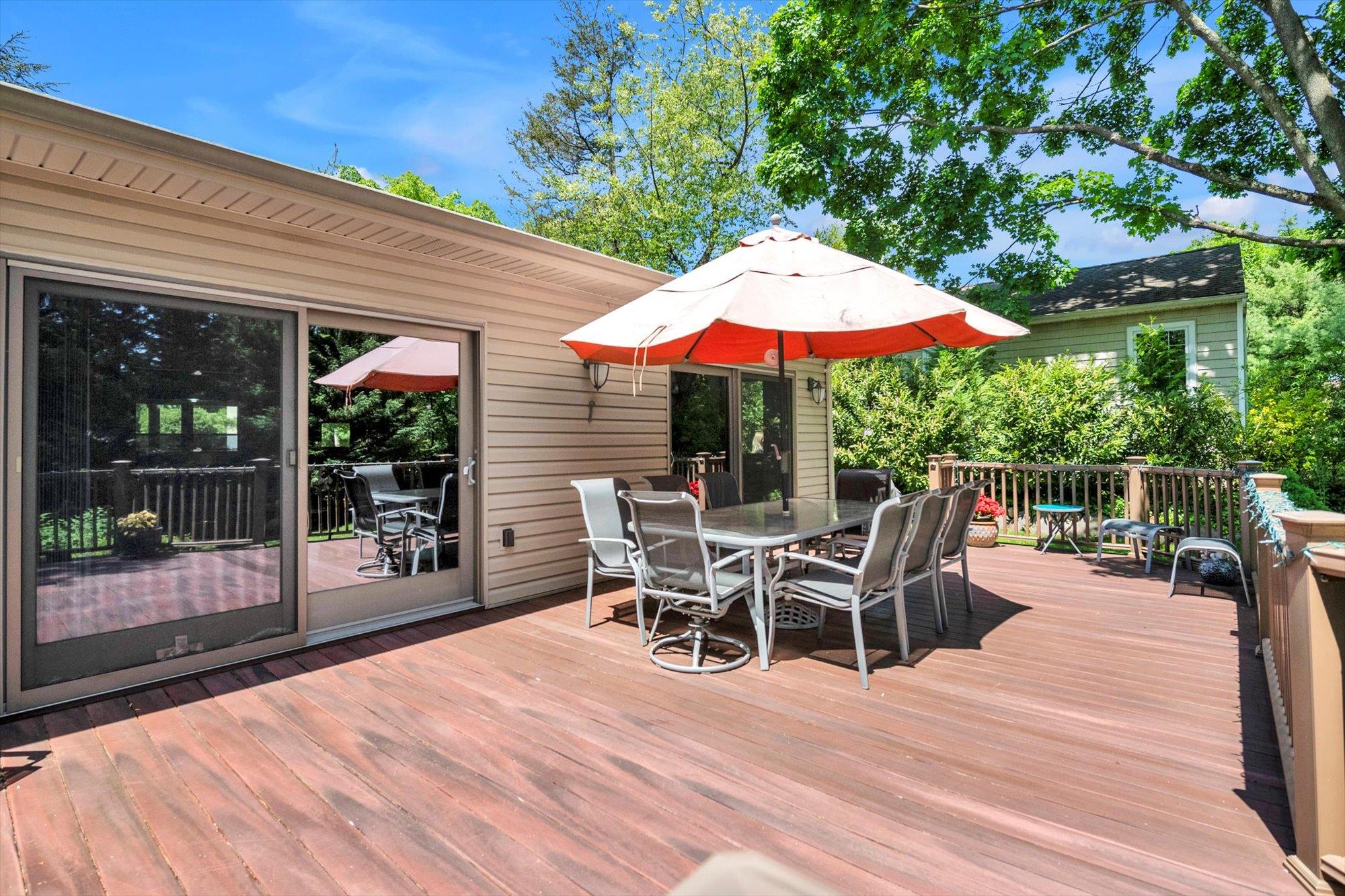 44 Fernwood Lane, Roslyn, New York image 24
