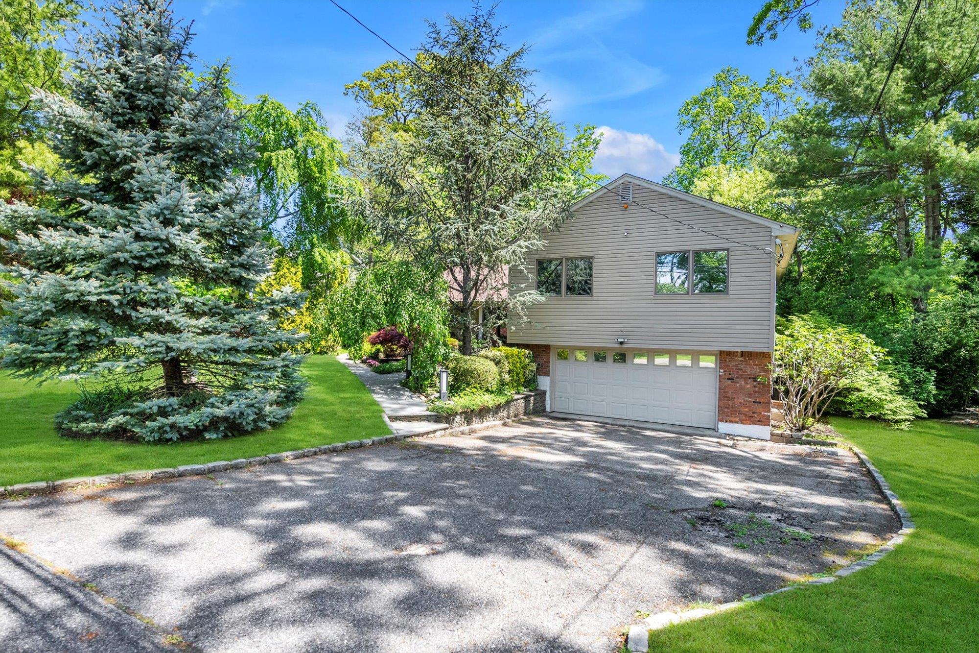 44 Fernwood Lane, Roslyn, New York image 29