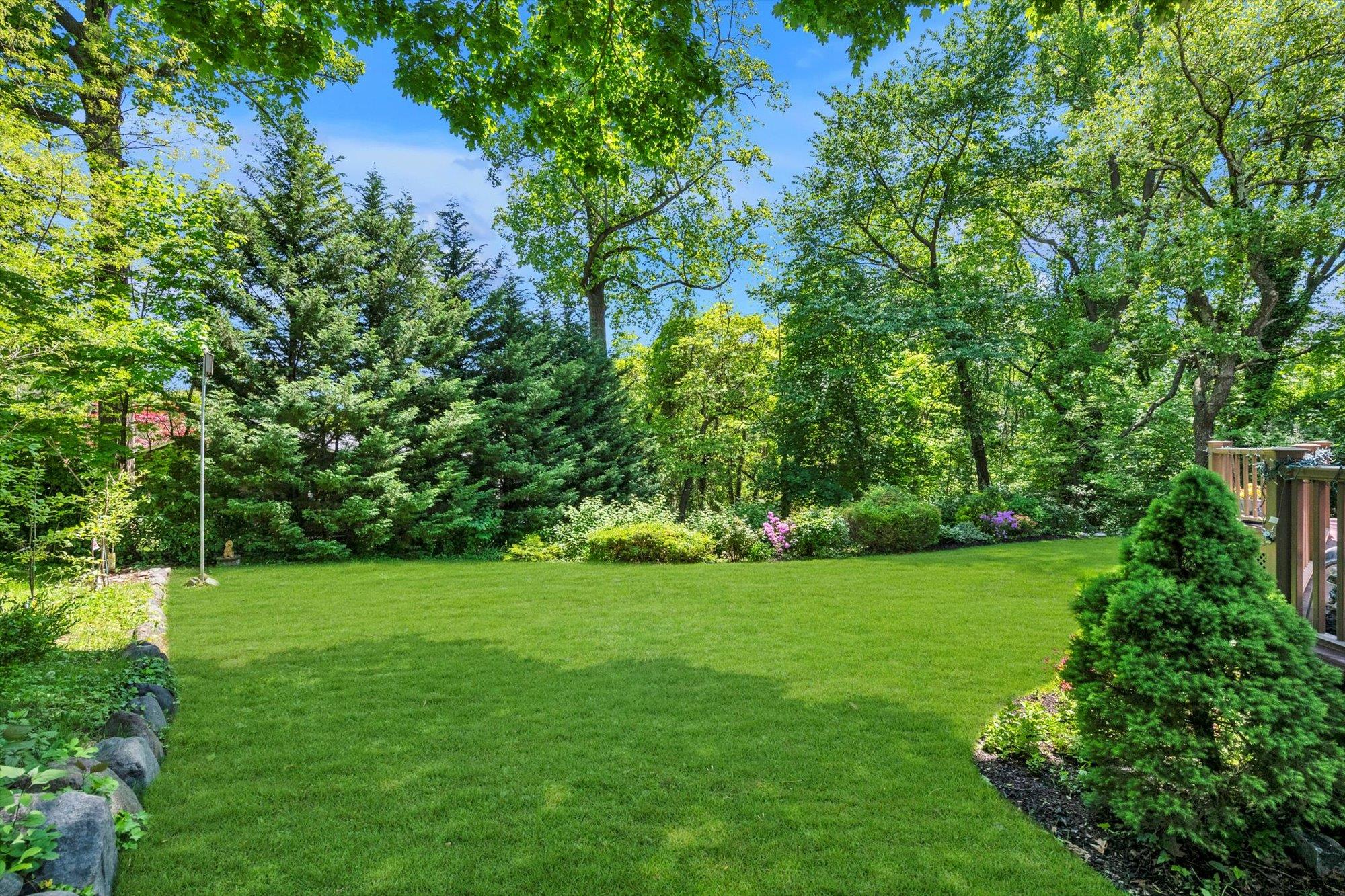 44 Fernwood Lane, Roslyn, New York image 28