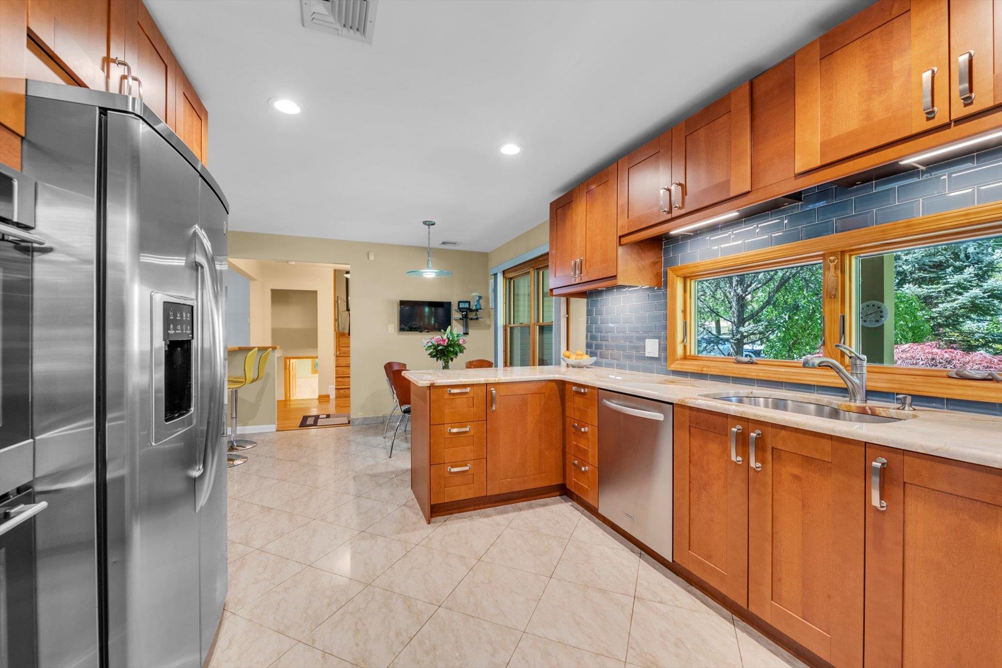 44 Fernwood Lane, Roslyn, New York image 9