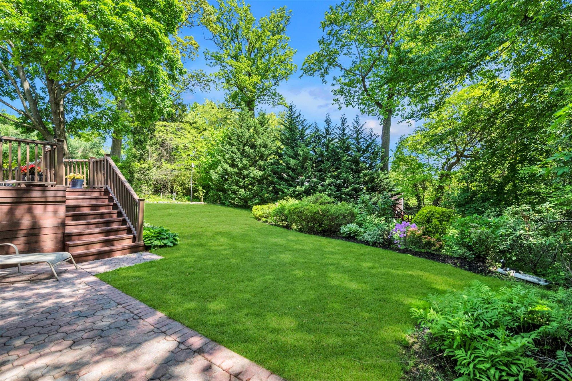 44 Fernwood Lane, Roslyn, New York image 27